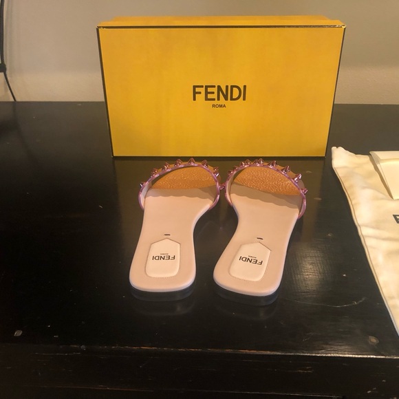 FENDI NWT FLAT STUD SANDALS Size 7.5 ROSA/STUDS - Picture 6 of 9
